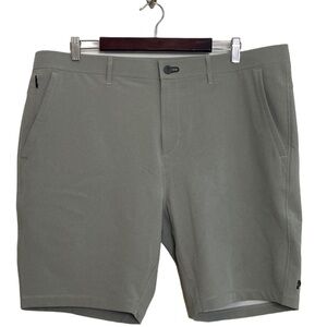 Public Rec Shorts Mens 40 x 9 Light Gray Dealmaker Stretch Chino Golf